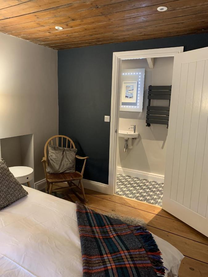 Min-Y-Fford Sleeps 6 Plus Pet 纽波特 外观 照片