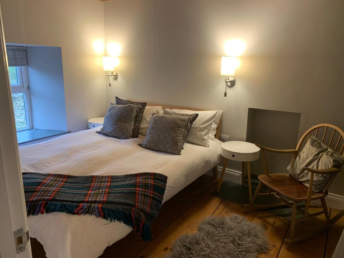 Min-Y-Fford Sleeps 6 Plus Pet 纽波特 外观 照片