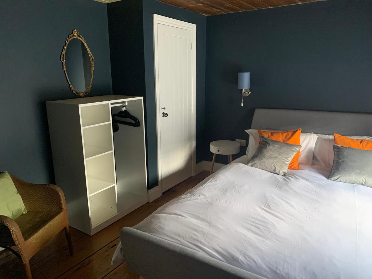 Min-Y-Fford Sleeps 6 Plus Pet 纽波特 外观 照片